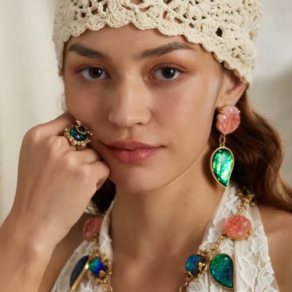 Royal Bee Elegance Antique Brass Ring - Picture 2 of 11